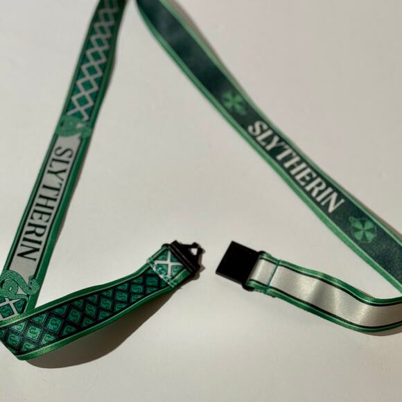NWT Lanyard Wizarding World of Harry Potter Slytherin Green Silver ID Wallet Key - Picture 2 of 4